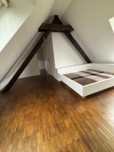 Wohnung in Düsseldorf nach der Entrümpelung, besenrein übergeben (Bild 1)