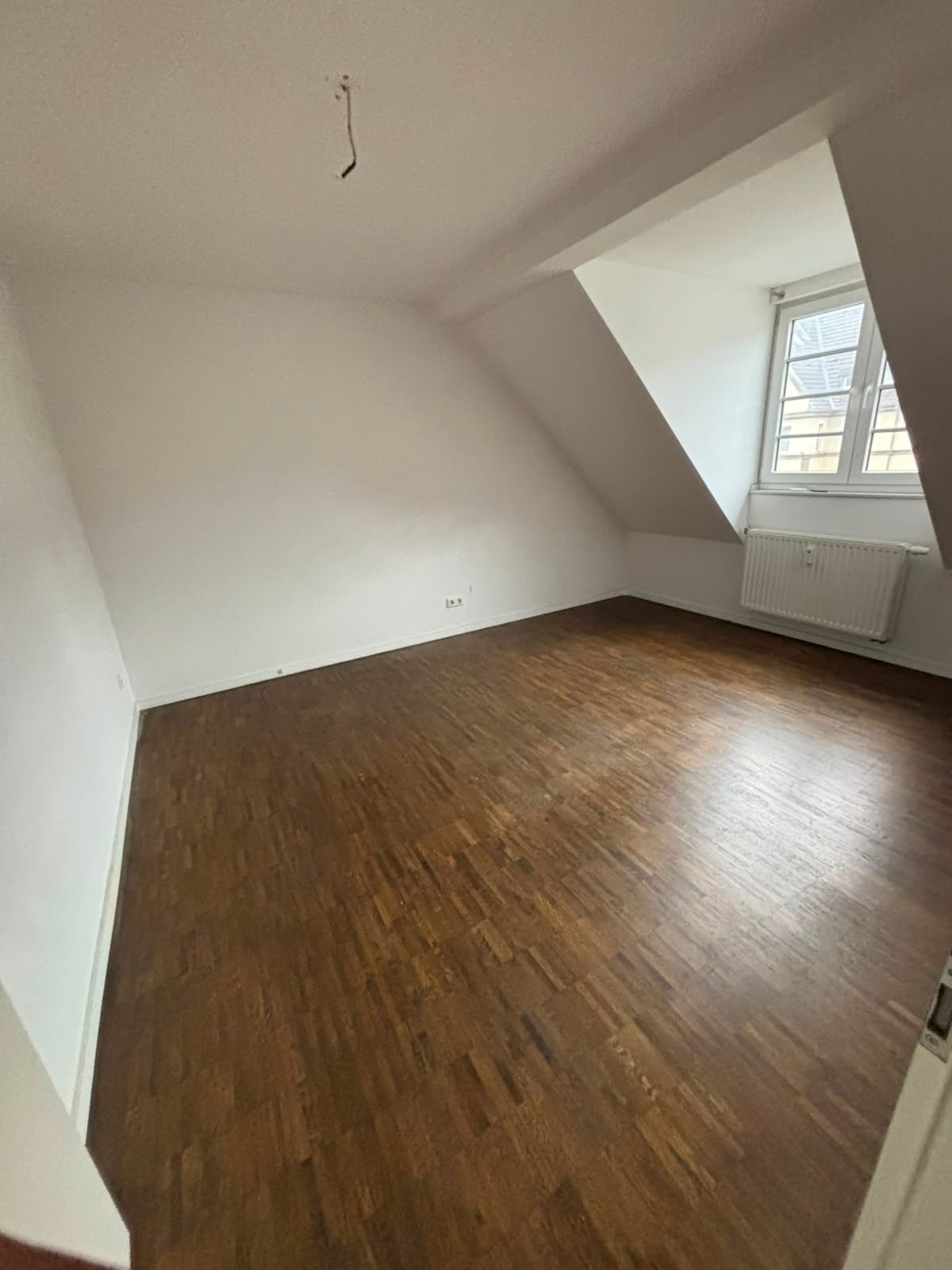 Wohnung in Düsseldorf nach der Entrümpelung, besenrein übergeben (Bild 3)