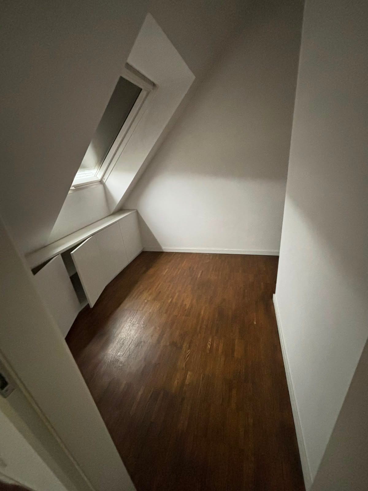 Wohnung in Düsseldorf nach der Entrümpelung, besenrein übergeben (Bild 4)