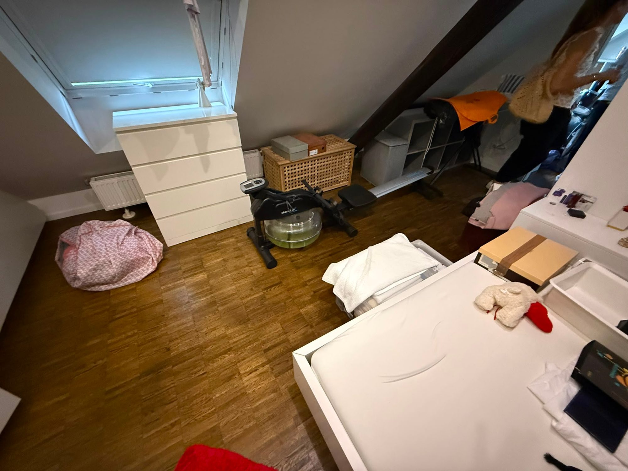 Wohnung in Düsseldorf vor der Entrümpelung (Bild 1)