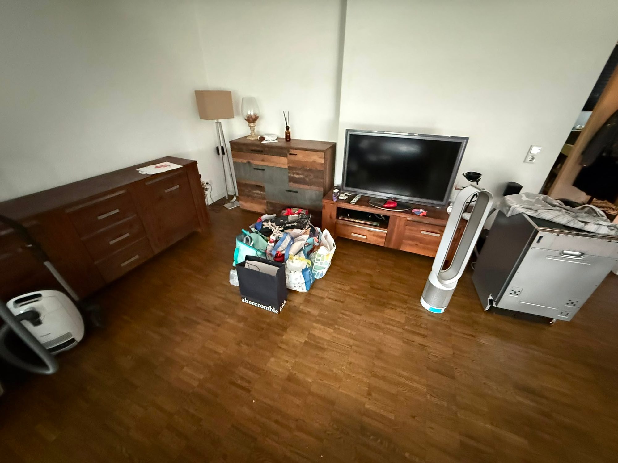 Wohnung in Düsseldorf vor der Entrümpelung (Bild 3)