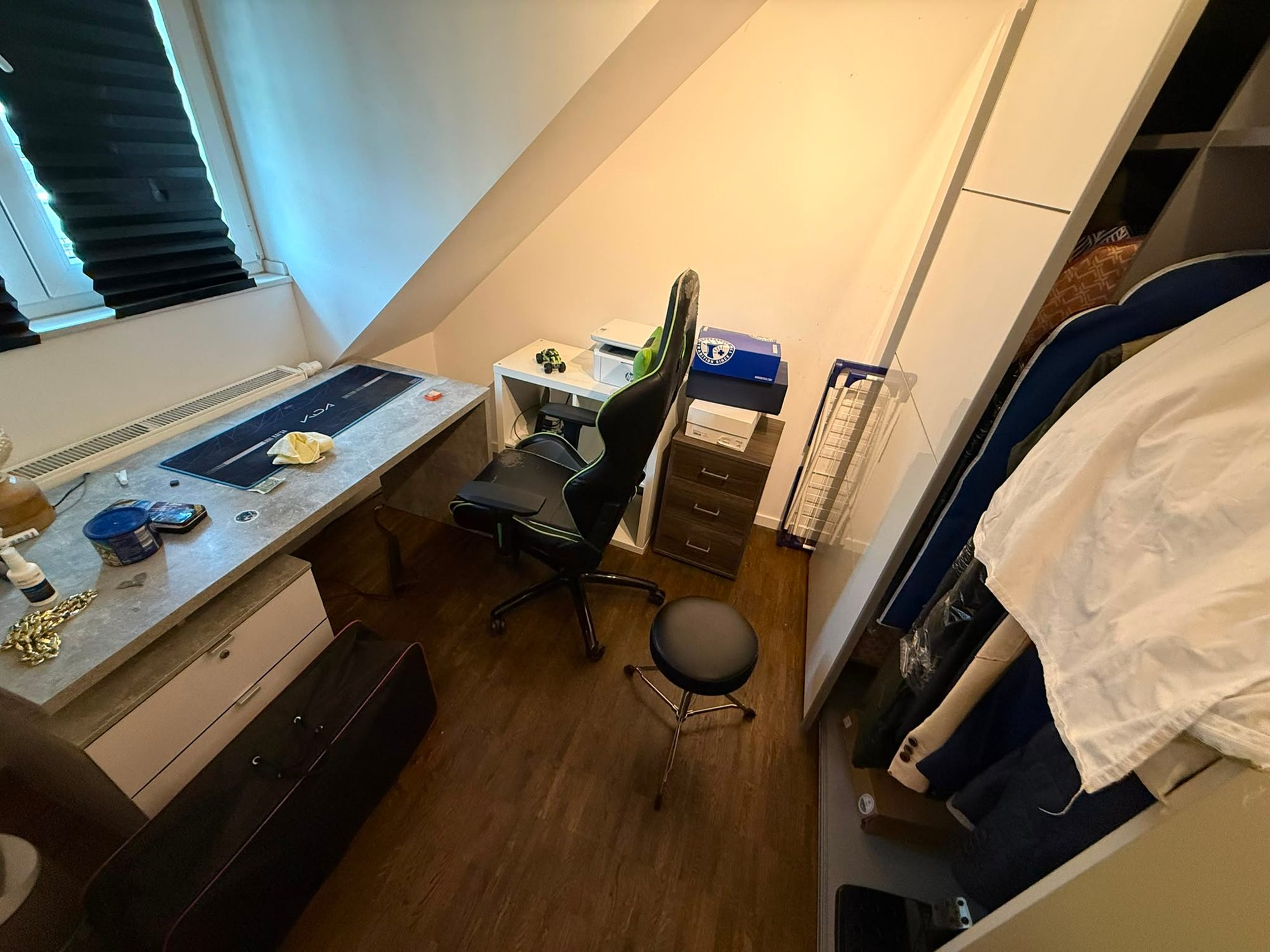 Wohnung in Düsseldorf vor der Entrümpelung (Bild 4)