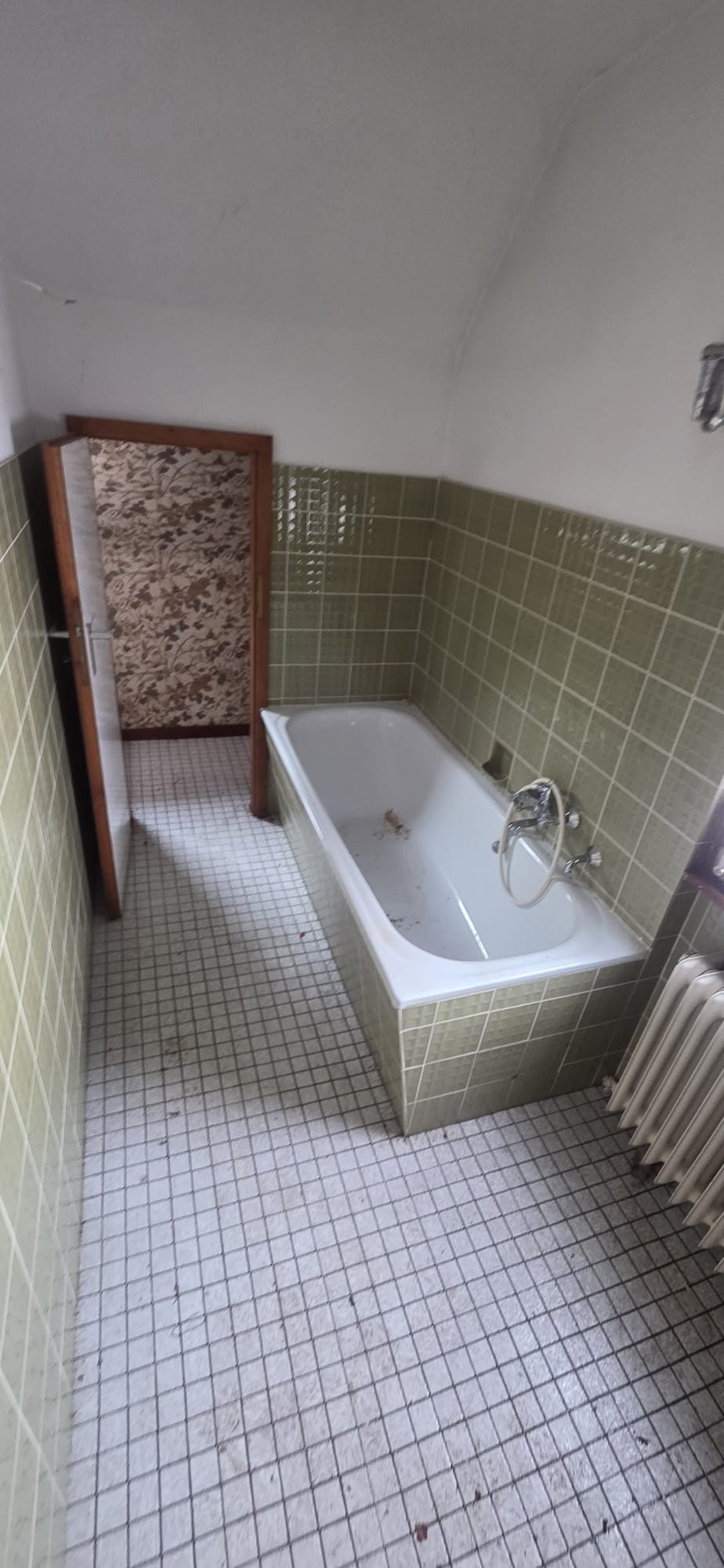Haus in Düsseldorf-Itter nach der Entrümpelung, besenrein übergeben (Bild 1)