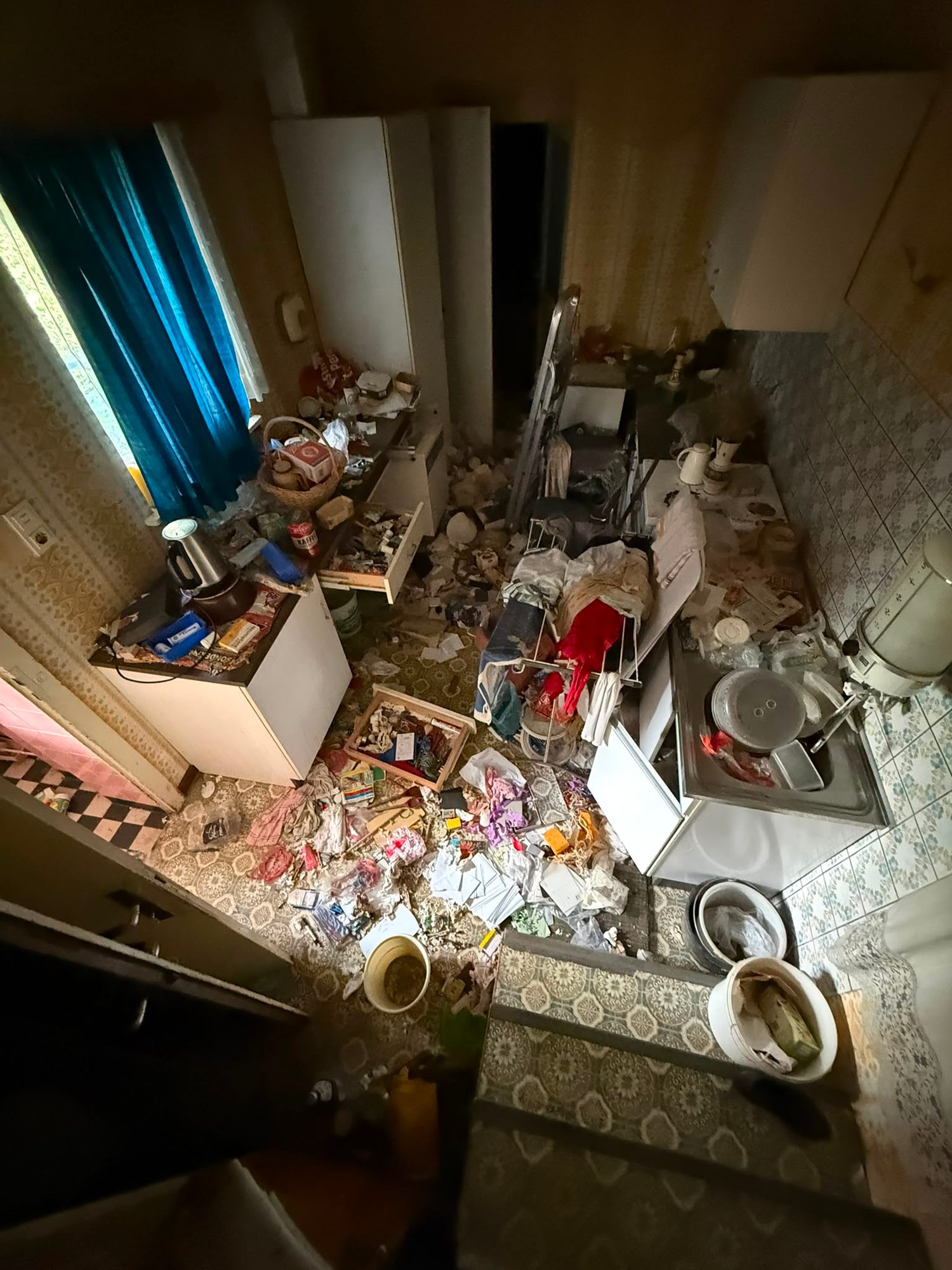 Haus in Düsseldorf-Itter vor der Entrümpelung (Bild 1)