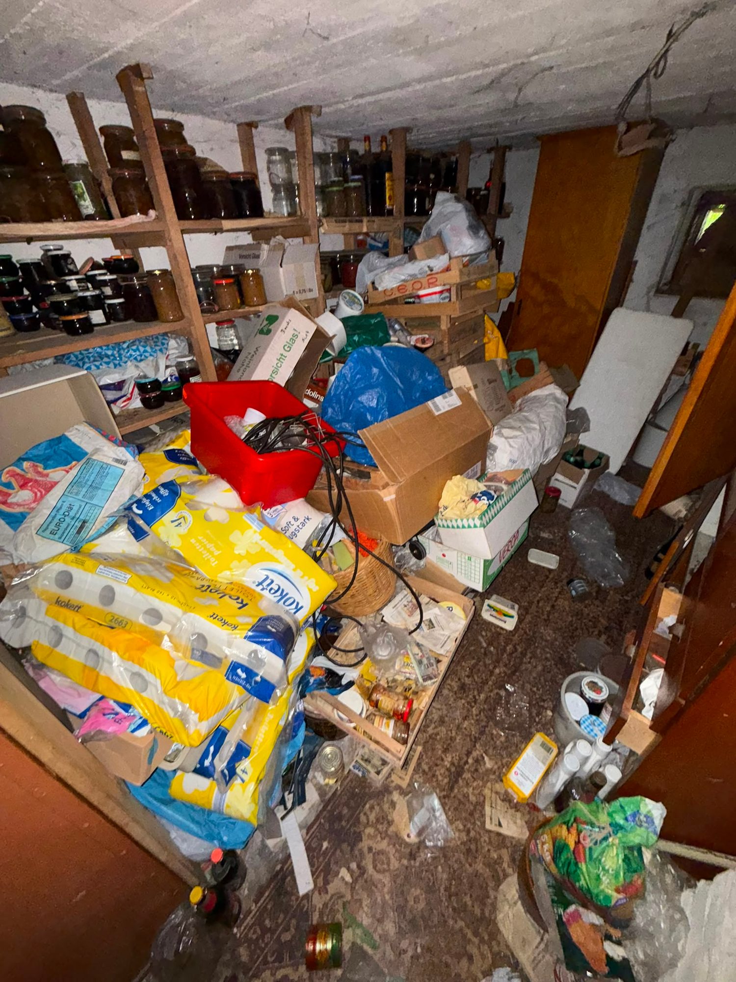 Haus in Düsseldorf-Itter vor der Entrümpelung (Bild 6)