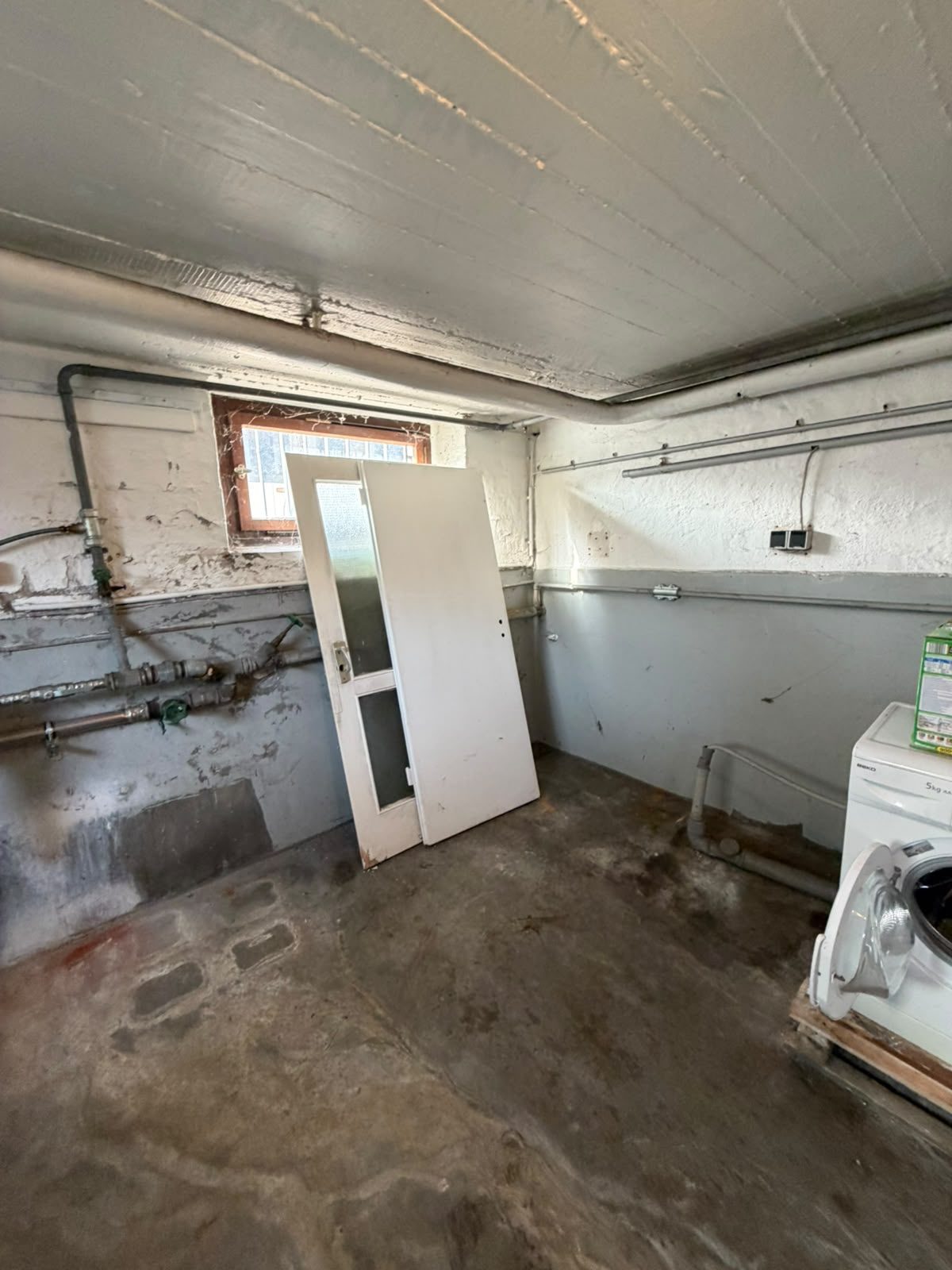 Haus in Düsseldorf-Wersten nach der Entrümpelung, besenrein übergeben (Bild 1)