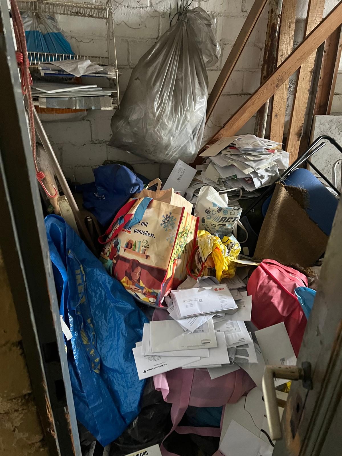 Haus in Düsseldorf-Wersten vor der Entrümpelung (Bild 6)