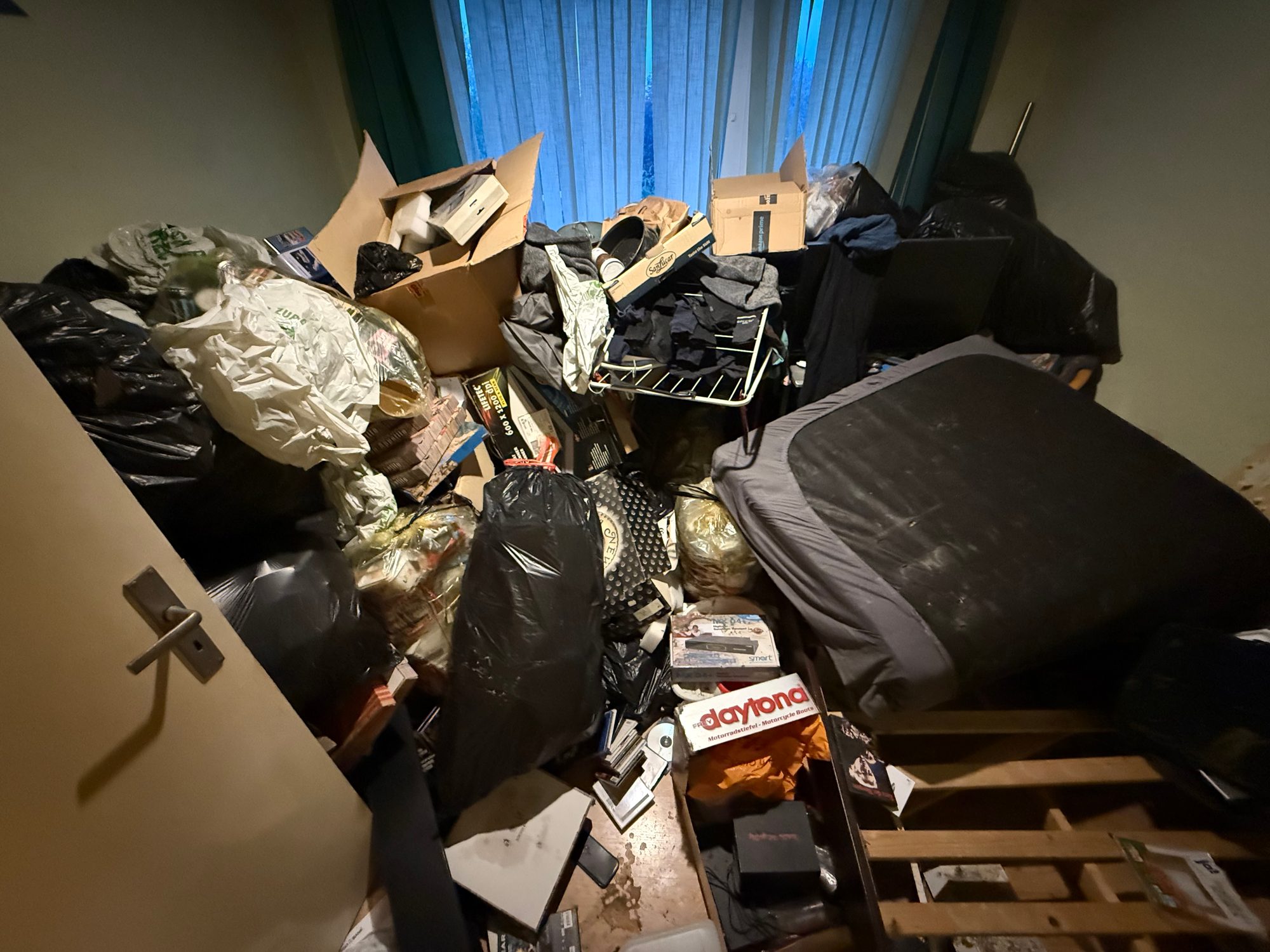 Wohnung in Heiligenhaus vor der Entrümpelung (Bild 1)
